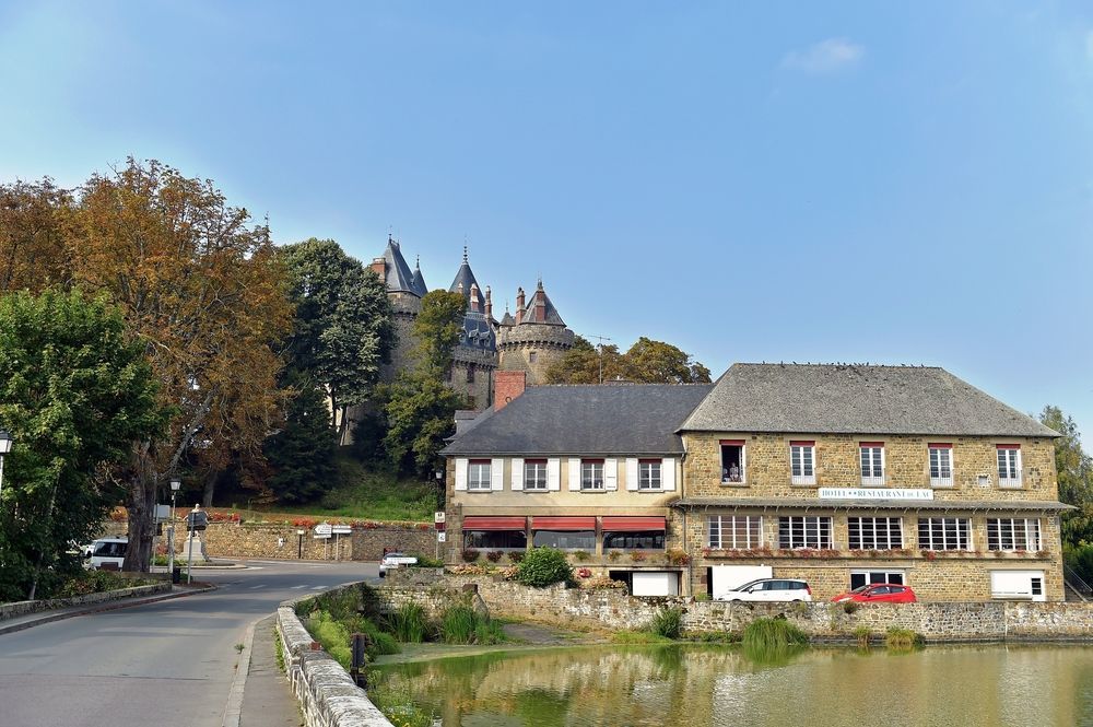 Hotel Restaurant Du Lac Combourg Exteriér fotografie